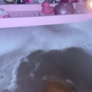 Video by jamieleepinkymummy published on March 11,2023 22:14:00 - BestThots