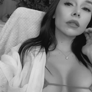 Video by beabeatrice published on April 5,2023 00:07:00 - BestThots