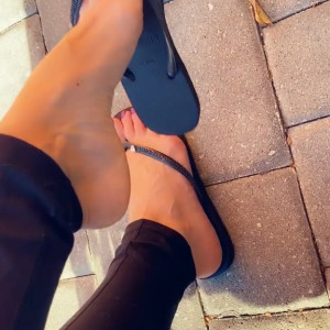Video by beautyandherfeetz published on March 23,2023 12:17:00 - BestThots