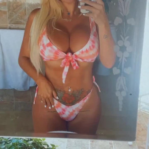 neyleenashley #3334909