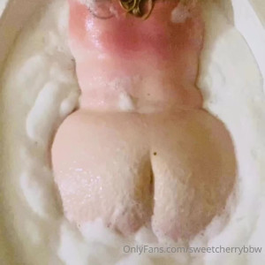 Video by sweetcherrybbw published on August 18,2023 03:04:56 - BestThots
