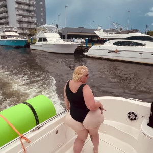 Video by sweetcherrybbw published on April 26,2023 18:12:00 - BestThots